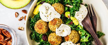 Cheesy Broccoli Quinoa Bites with Sriracha Aioli