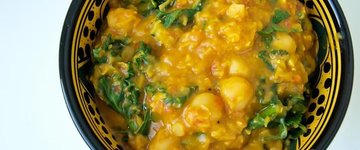 COCONUT CURRY LENTIL BOWL WITH CHICKPEAS AND KALE