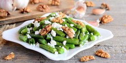 Green Beans with Walnuts and Onions