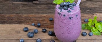 Creamy Blueberry & Coconut Smoothie