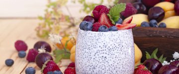 Blackberries, Coconut & Pistachios Chia Pudding