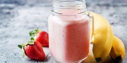 Hearty Strawberry Banana Oatmeal Smoothie