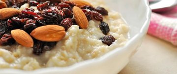 Oatmeal with Dried Fruits and Nuts