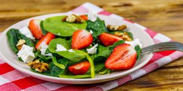 Spinach, berry salad