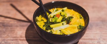 Curried Cauliflower and Kale Soup