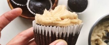 FLOURLESS CHOCOLATE CARDAMOM CUPCAKES 