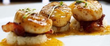 Bacon-Ginger Scallops with Cauli Rice