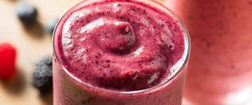 5 Ingredient Green Berry Smoothie