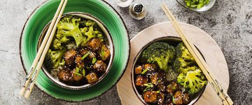 Tofu With No-Cook Peanut Sauce and Broccoli