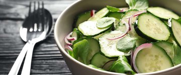 Fresh Simple Spinach Salad with Cucumber