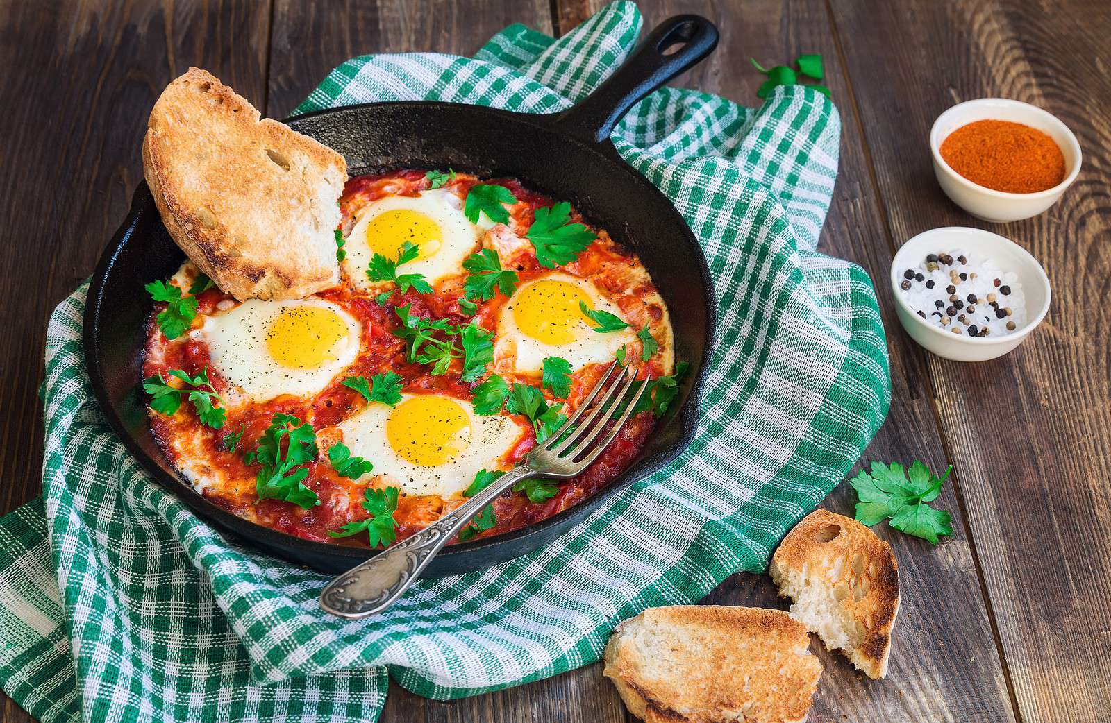 https://www.mealgarden.com/media/recipe/2020/10/bigstock-Fried-Eggs-With-Vegetables-And-276823006.jpeg