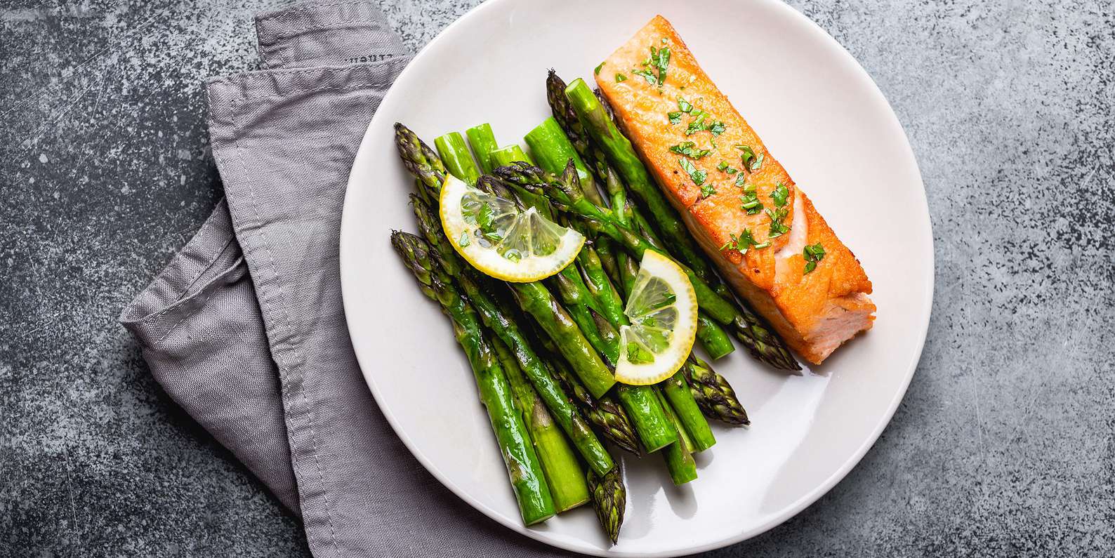 Dill Salmon with Asparagus and Carrots