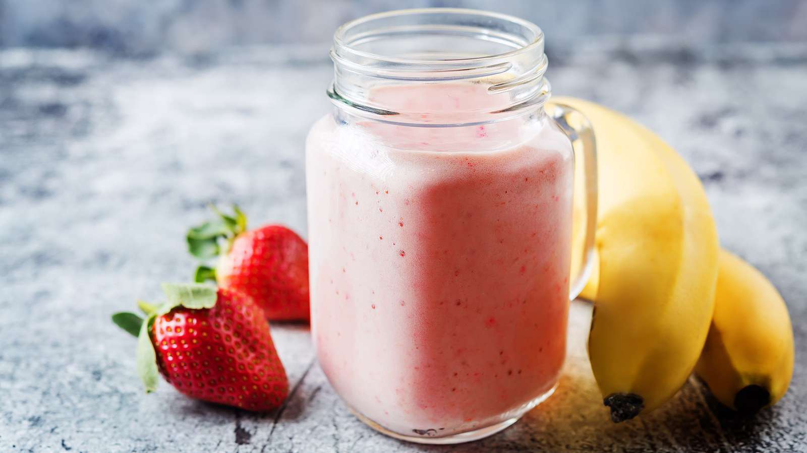 Hearty Strawberry Banana Oatmeal Smoothie