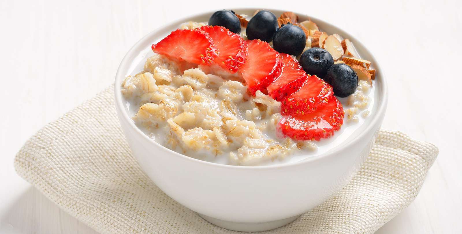 Hearty Oatmeal with Frozen Berries and Almonds