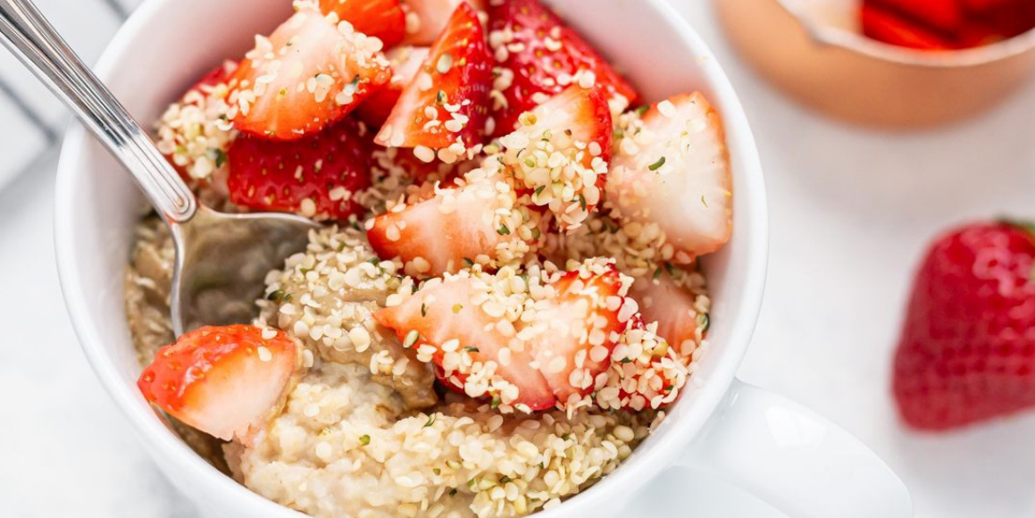 Peanut Butter Oatmeal with Strawberries